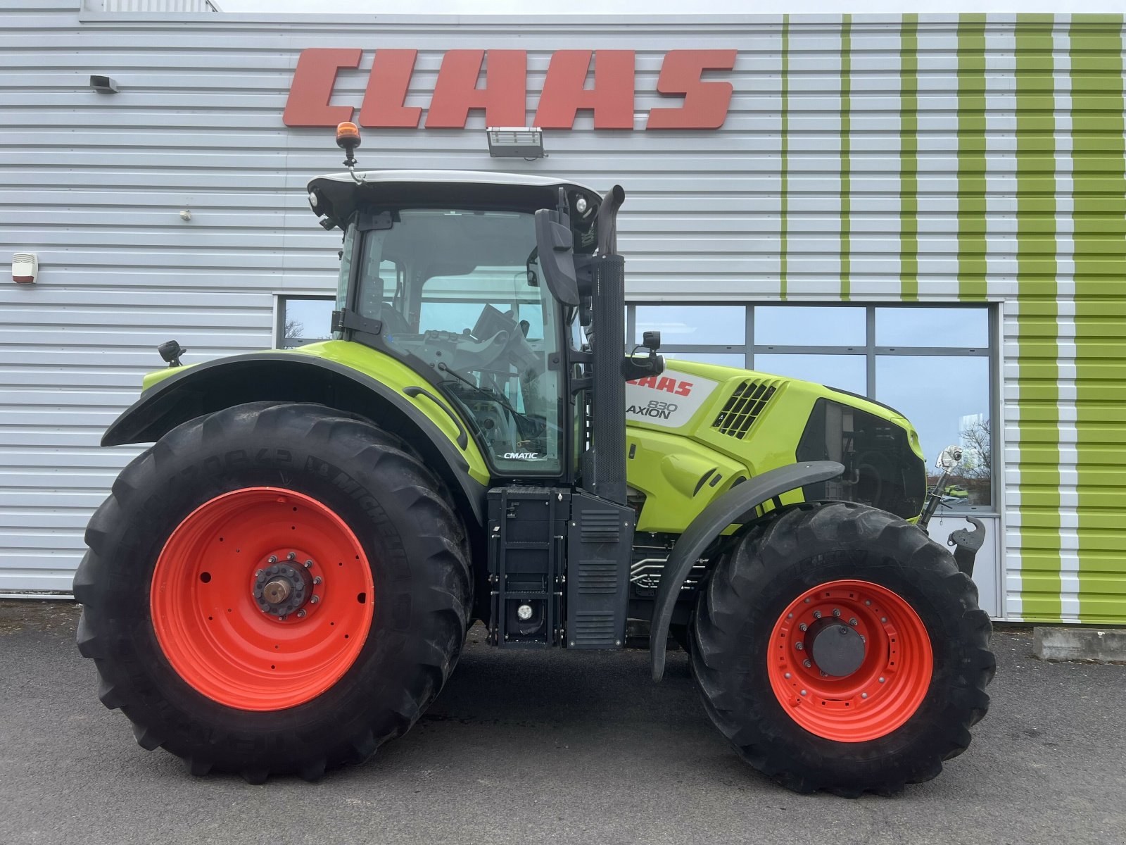 Traktor типа CLAAS AXION 830 CMATIC BUSINESS, Gebrauchtmaschine в Gannat (Фотография 2)