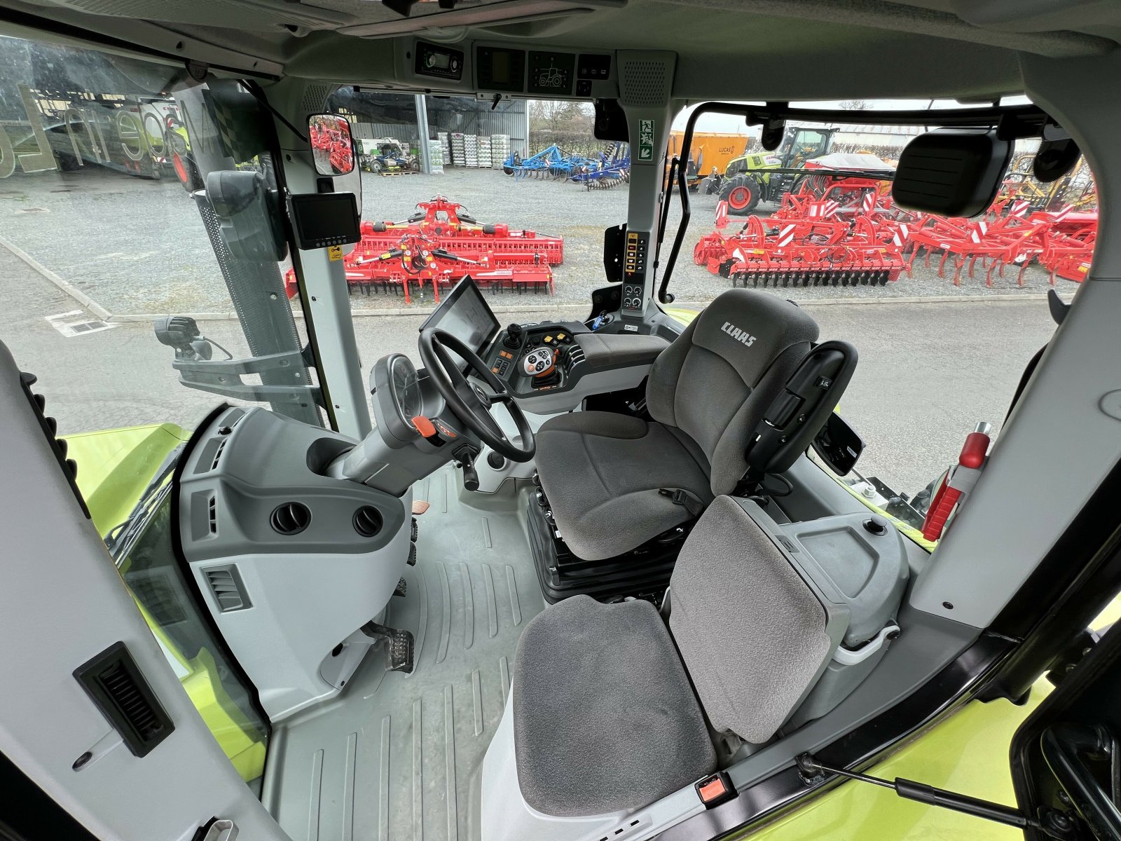 Traktor типа CLAAS AXION 830 CMATIC BUSINESS, Gebrauchtmaschine в Gannat (Фотография 10)