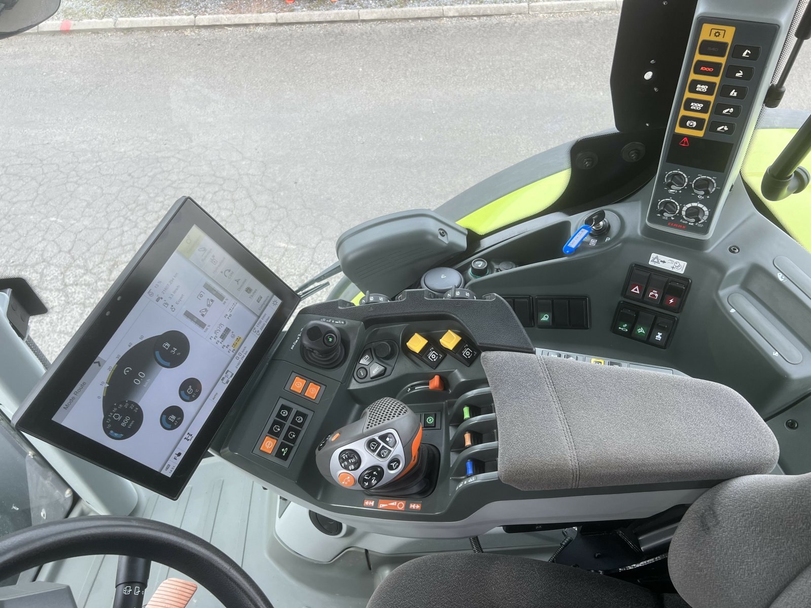 Traktor типа CLAAS AXION 830 CMATIC BUSINESS, Gebrauchtmaschine в Gannat (Фотография 11)