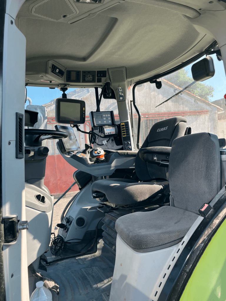 Traktor van het type CLAAS AXION 830 CMATIC BUSINESS, Gebrauchtmaschine in SAINT ANDIOL (Foto 7)