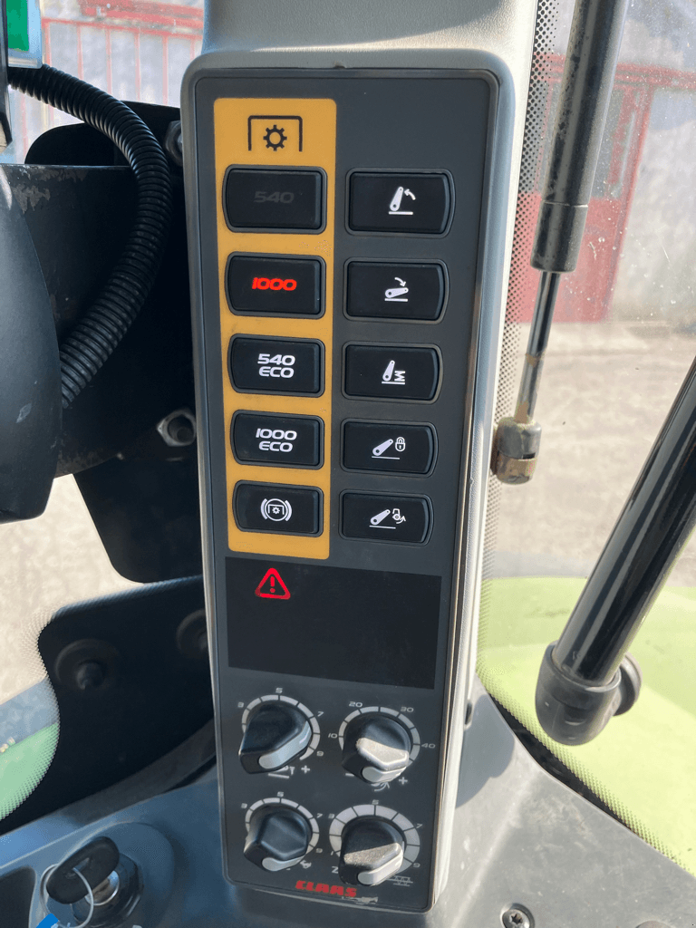 Traktor van het type CLAAS AXION 830 CMATIC BUSINESS, Gebrauchtmaschine in SAINT ANDIOL (Foto 9)