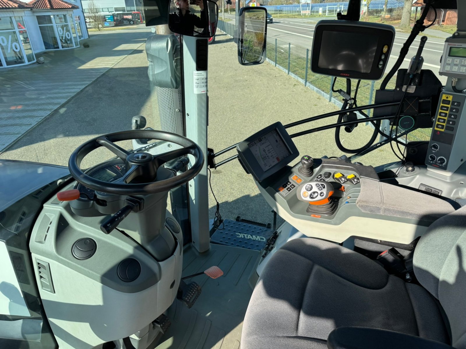 Traktor des Typs CLAAS Axion 830 CMATIC CEBIS RTK, Gebrauchtmaschine in Wagenfeld (Bild 14)