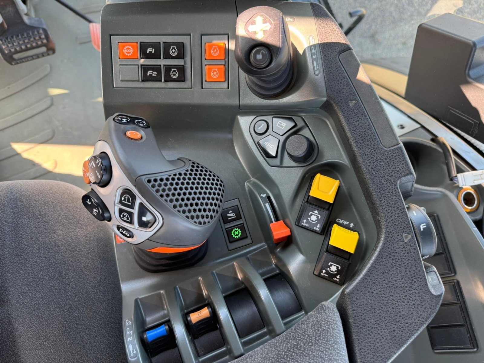 Traktor van het type CLAAS Axion 830 CMATIC CEBIS RTK, Gebrauchtmaschine in Wagenfeld (Foto 18)