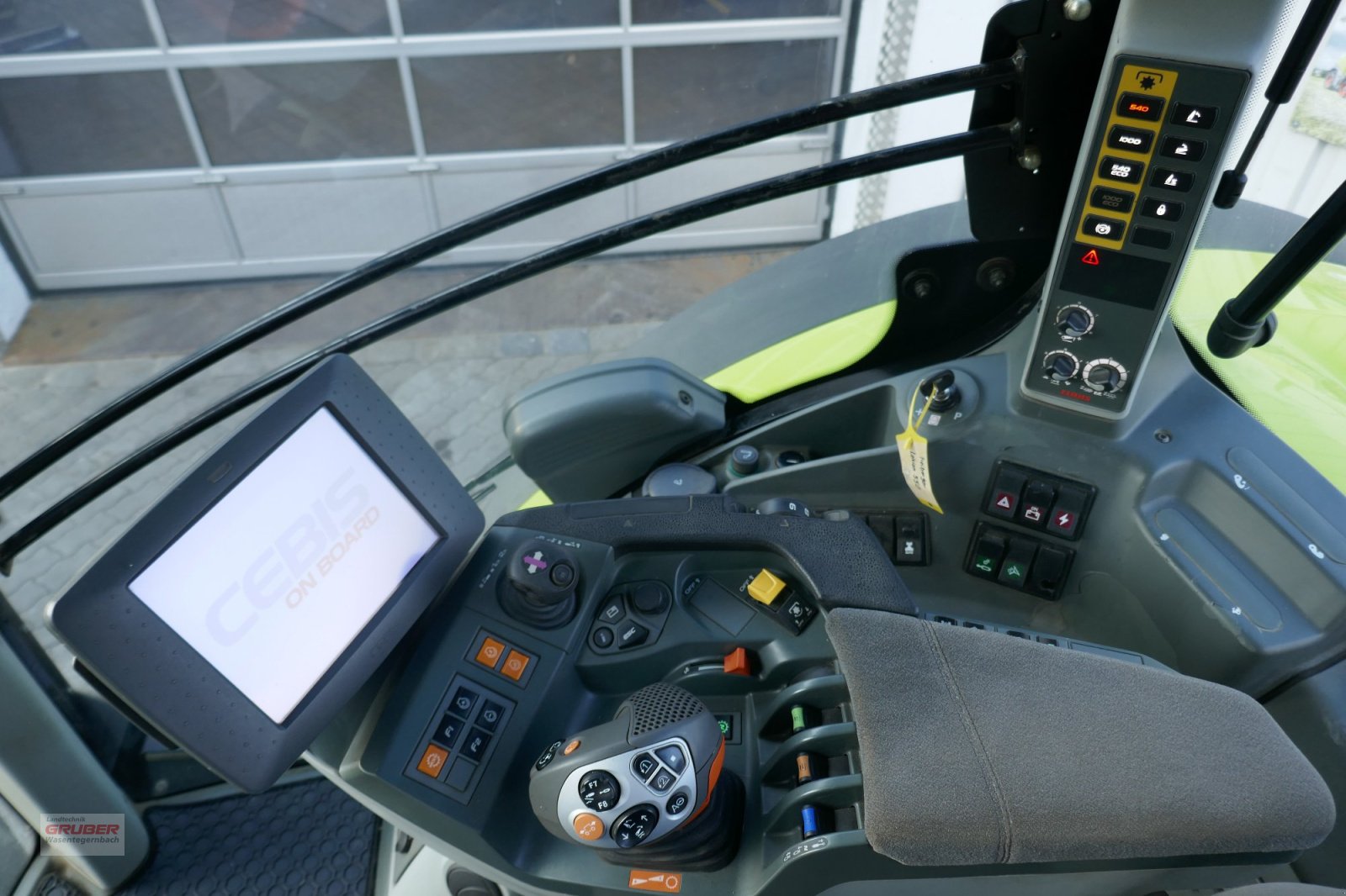 Traktor of the type CLAAS Axion 830  CMATIC CEBIS, Gebrauchtmaschine in Dorfen (Picture 14)