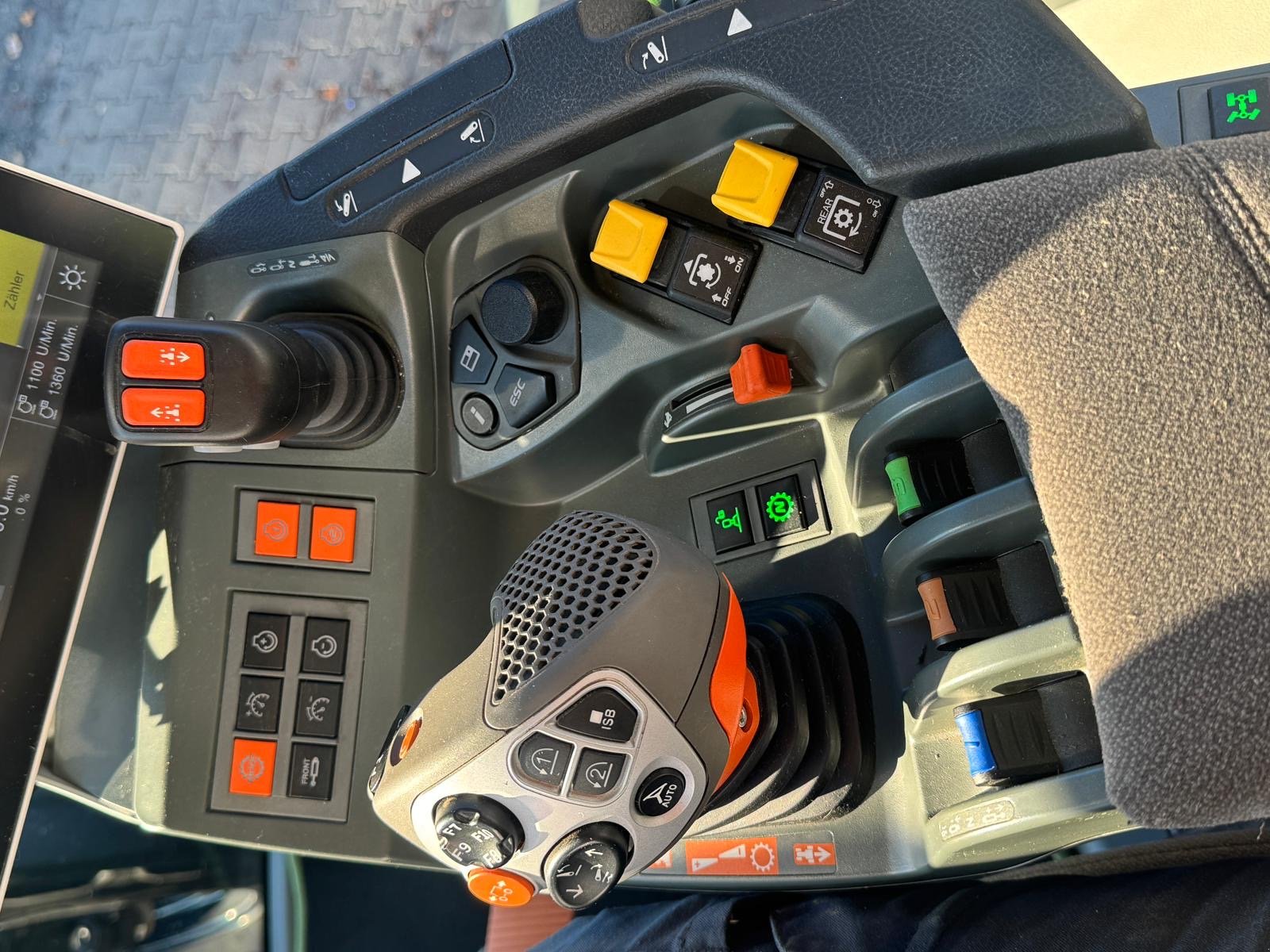 Traktor van het type CLAAS Axion 830  CMATIC CEBIS, Gebrauchtmaschine in Lautertal (Foto 9)