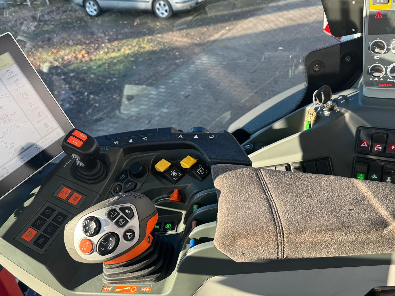 Traktor van het type CLAAS Axion 830  CMATIC CEBIS, Gebrauchtmaschine in Lautertal (Foto 14)