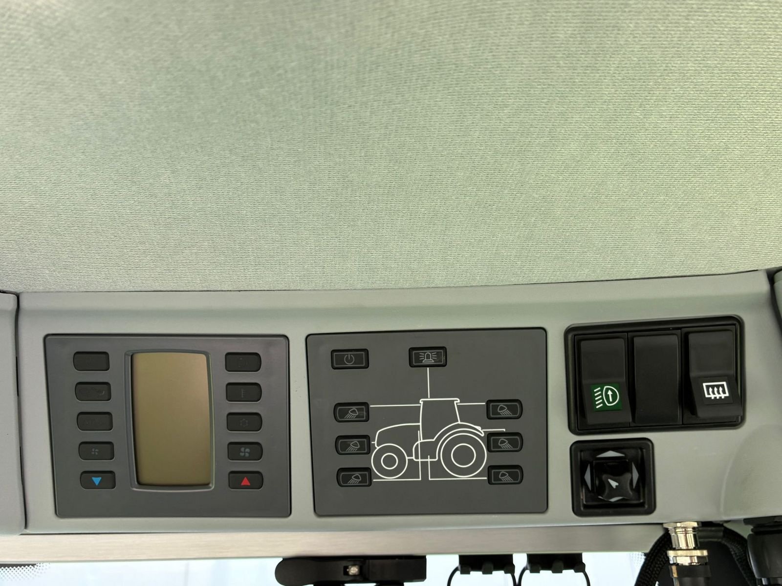 Traktor of the type CLAAS Axion 830 CMATIC CEBIS, Neumaschine in Grund (Picture 15)