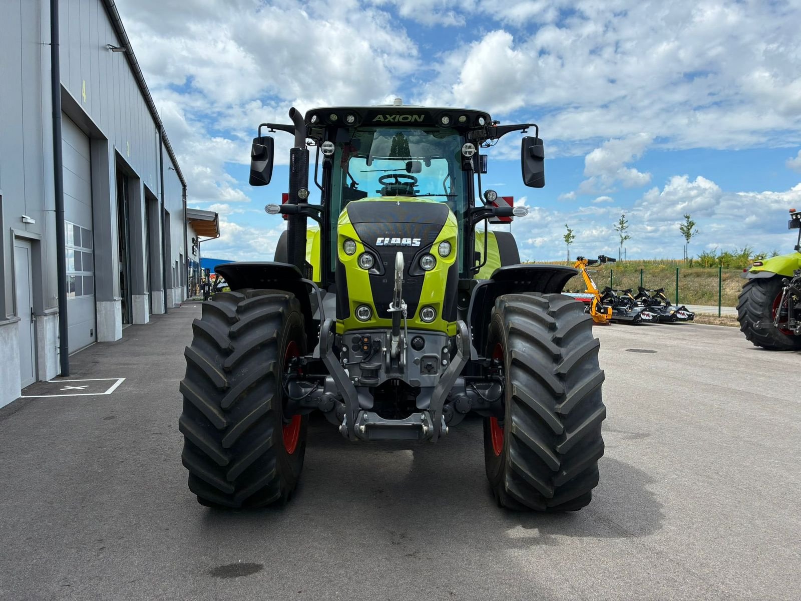 Traktor of the type CLAAS Axion 830 CMATIC CEBIS, Neumaschine in Grund (Picture 4)