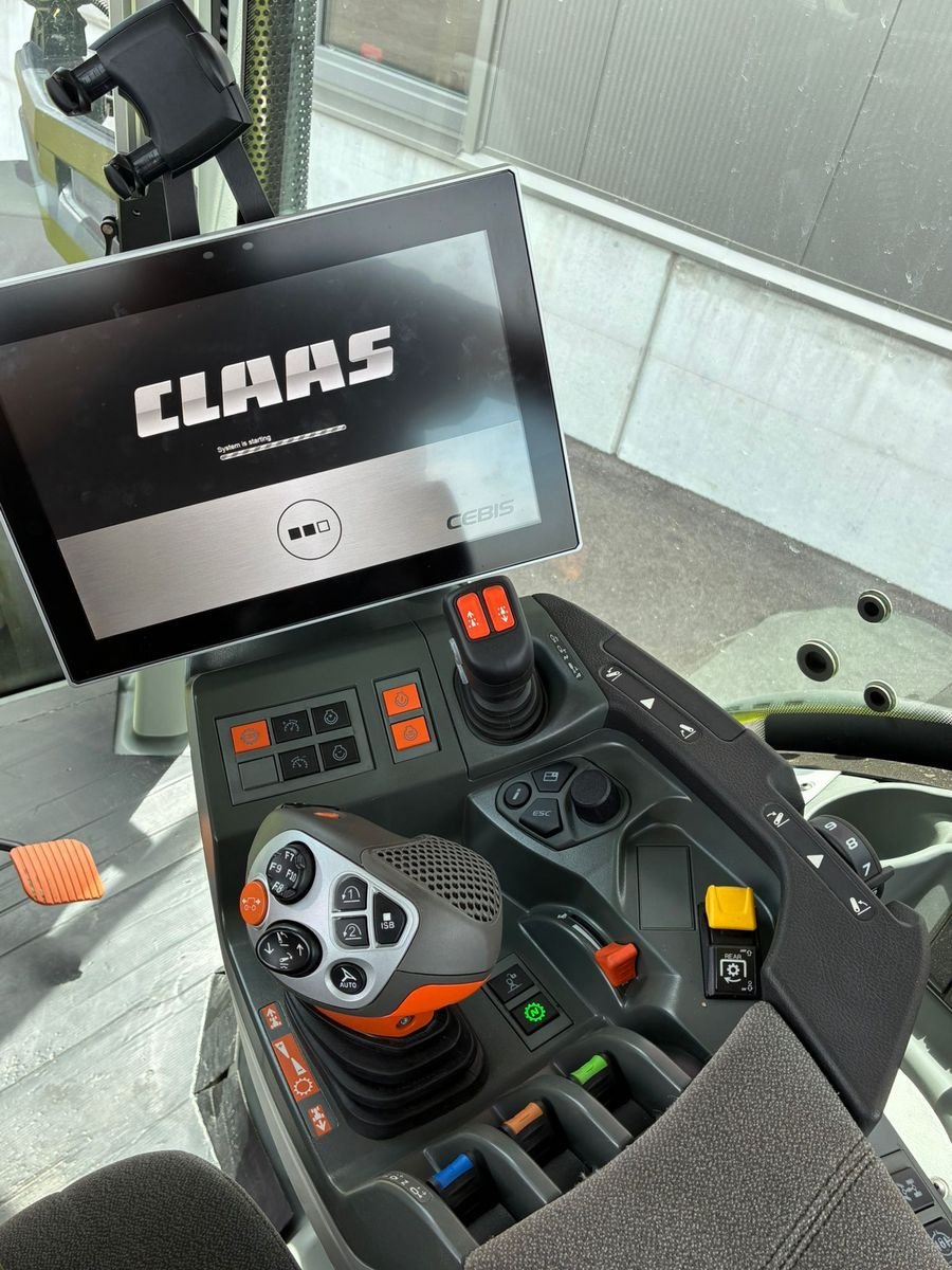 Traktor of the type CLAAS Axion 830 CMATIC CEBIS, Neumaschine in Grund (Picture 18)