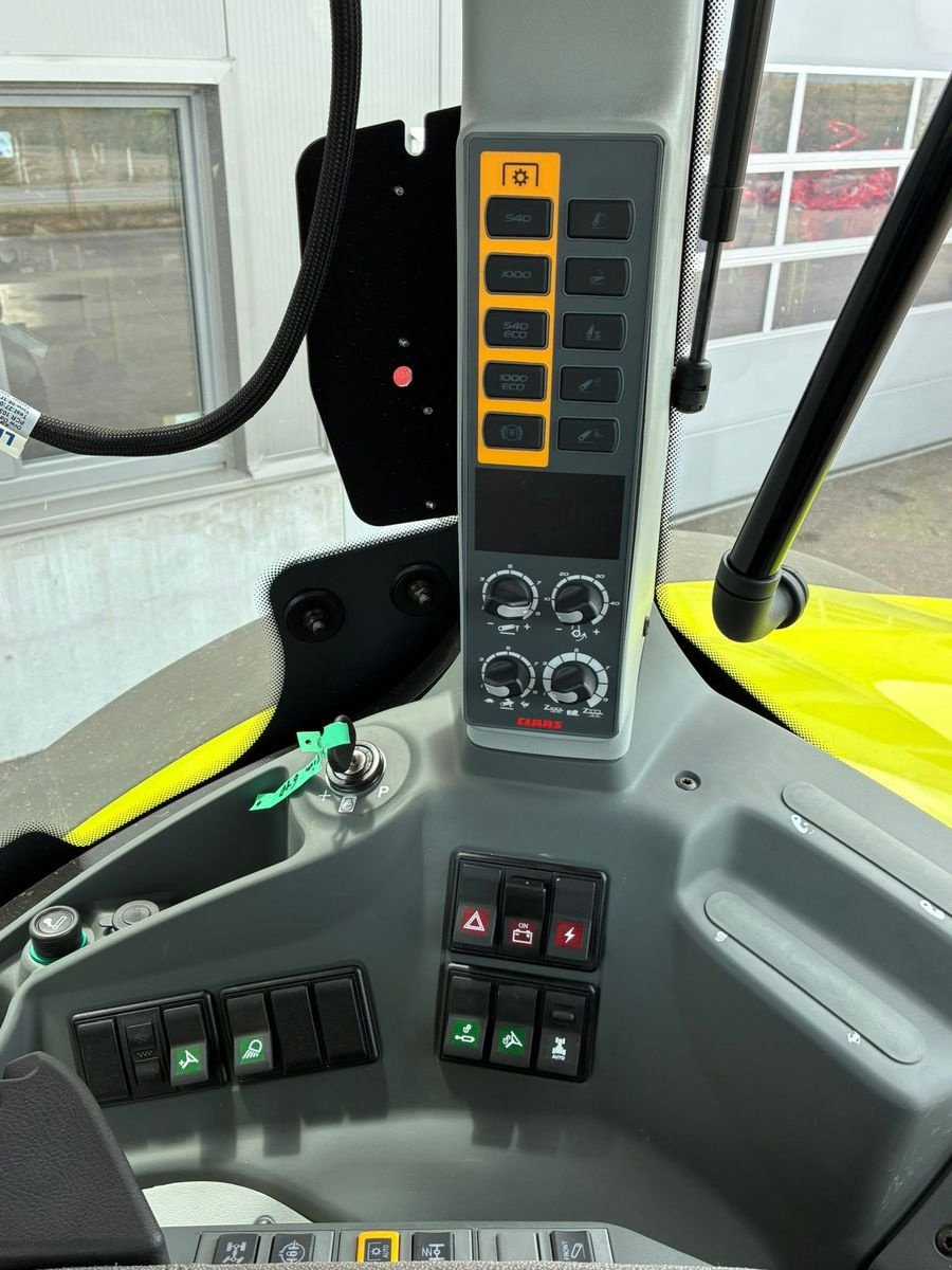 Traktor of the type CLAAS Axion 830 CMATIC CEBIS, Neumaschine in Grund (Picture 14)