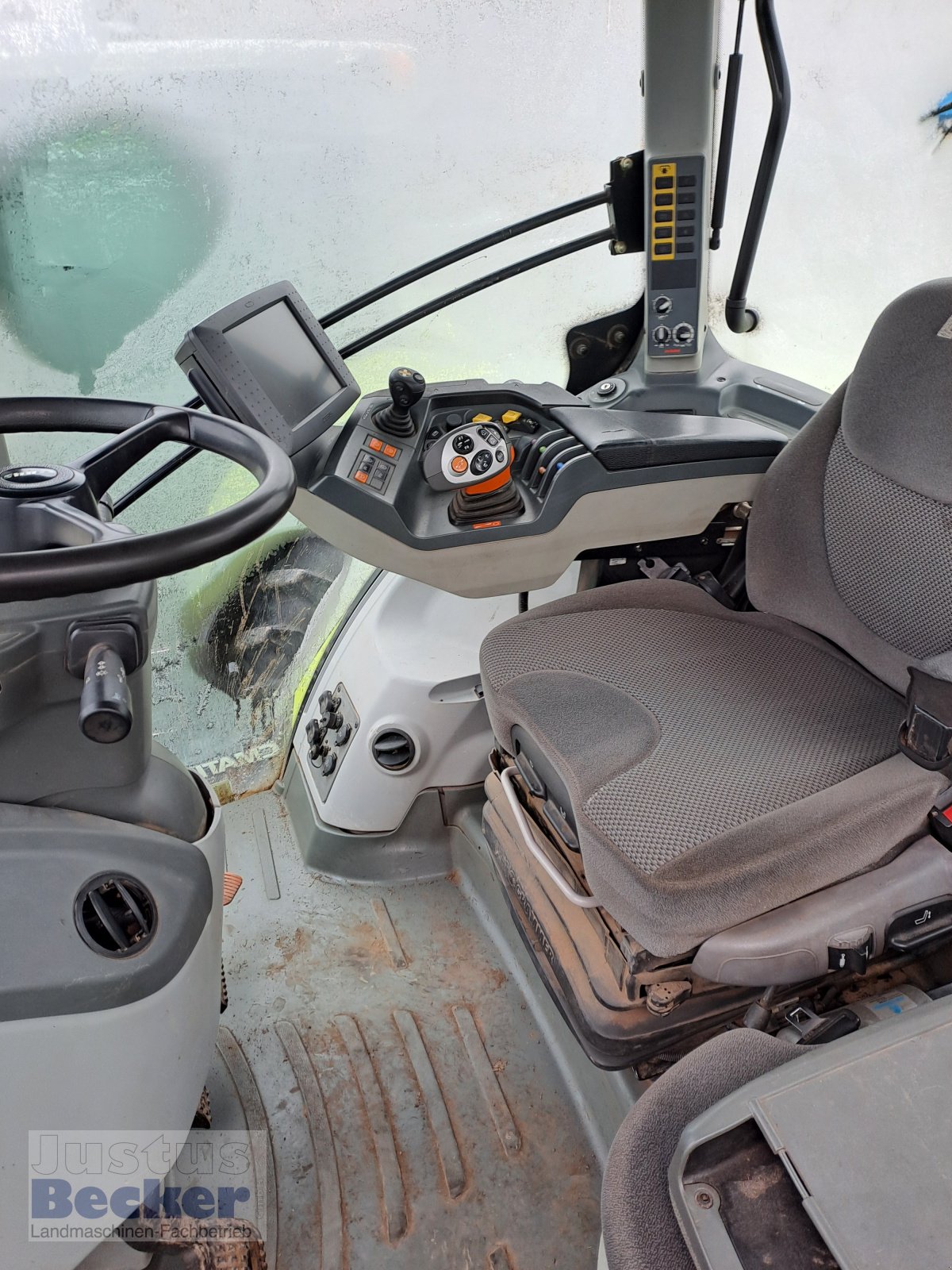 Traktor of the type CLAAS Axion 830 CMATIC LU-Paket, Gebrauchtmaschine in Weimar-Niederwalgern (Picture 5)