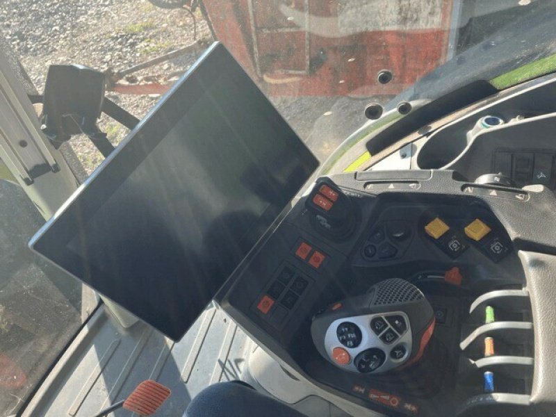 Traktor des Typs CLAAS AXION 830 CMATIC PRIVILEGE, Gebrauchtmaschine in Feurs (Bild 4)