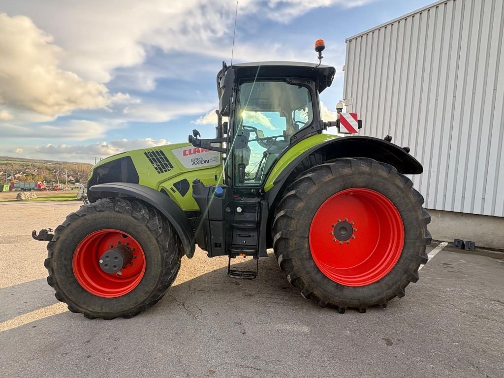 Traktor typu CLAAS AXION 830 CMATIC, Gebrauchtmaschine w SALEUX (Zdjęcie 4)
