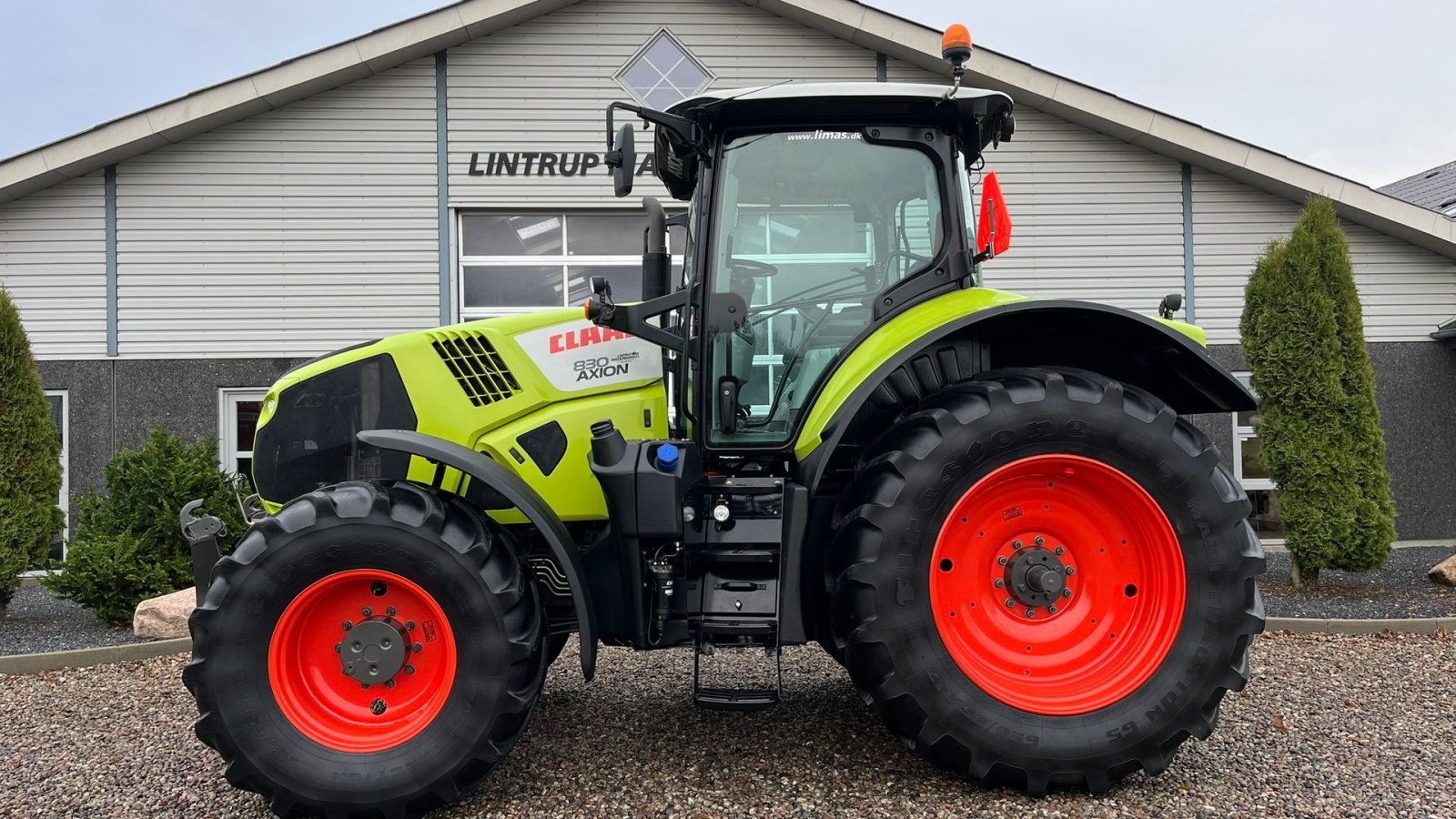 Traktor typu CLAAS Axion 830 Med frontlift. Velholdt traktor., Gebrauchtmaschine v Lintrup (Obrázek 1)