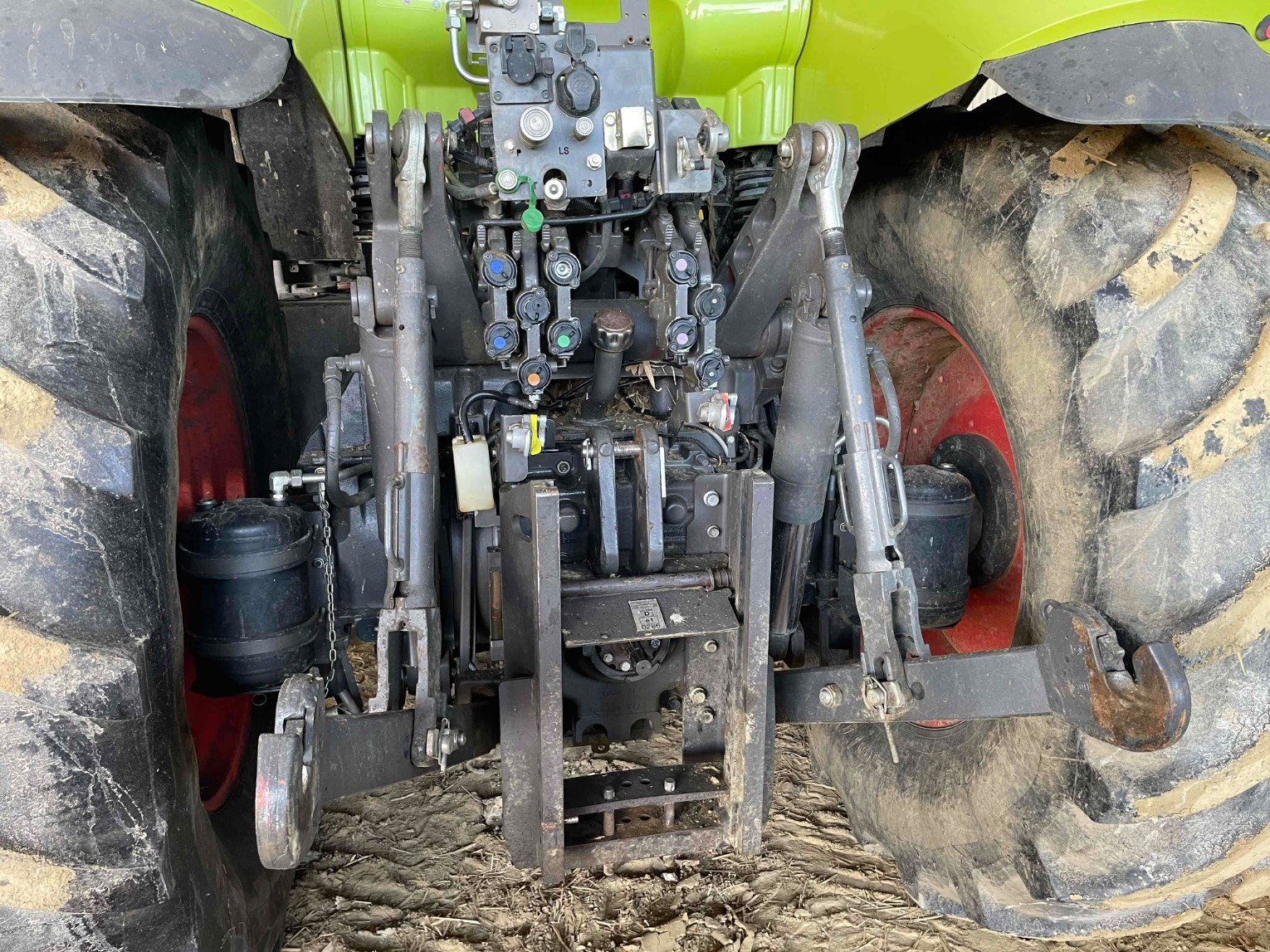 Traktor типа CLAAS AXION 830 T4F, Gebrauchtmaschine в ORLEIX (Фотография 9)