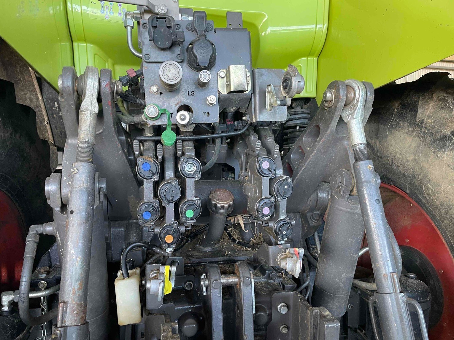 Traktor типа CLAAS AXION 830 T4F, Gebrauchtmaschine в ORLEIX (Фотография 7)