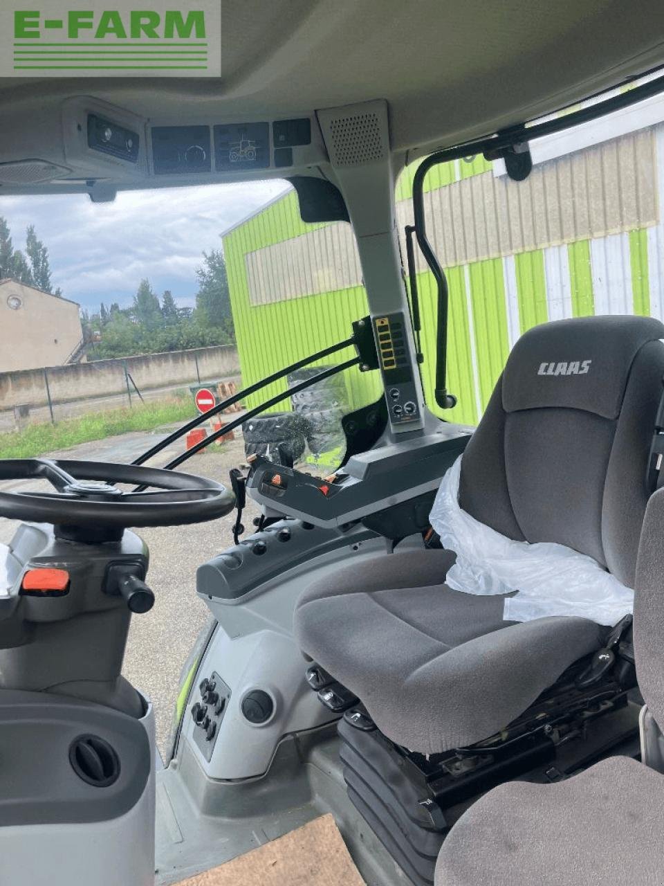 Traktor typu CLAAS axion 830 t4f, Gebrauchtmaschine v ST ANDIOL (Obrázek 9)