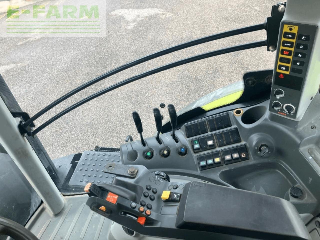 Traktor typu CLAAS axion 830 t4f, Gebrauchtmaschine v ST ANDIOL (Obrázek 10)