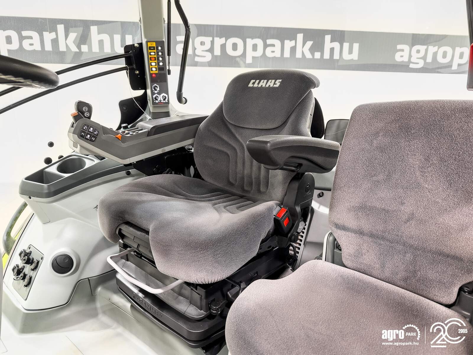 Traktor of the type CLAAS Axion 830, Gebrauchtmaschine in Csengele (Picture 11)