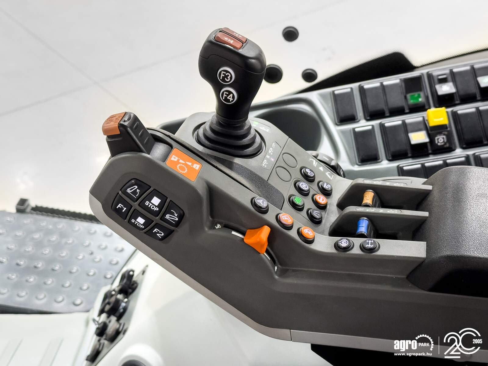 Traktor of the type CLAAS Axion 830, Gebrauchtmaschine in Csengele (Picture 13)