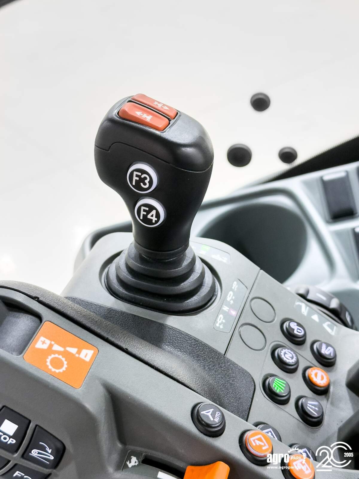 Traktor of the type CLAAS Axion 830, Gebrauchtmaschine in Csengele (Picture 14)