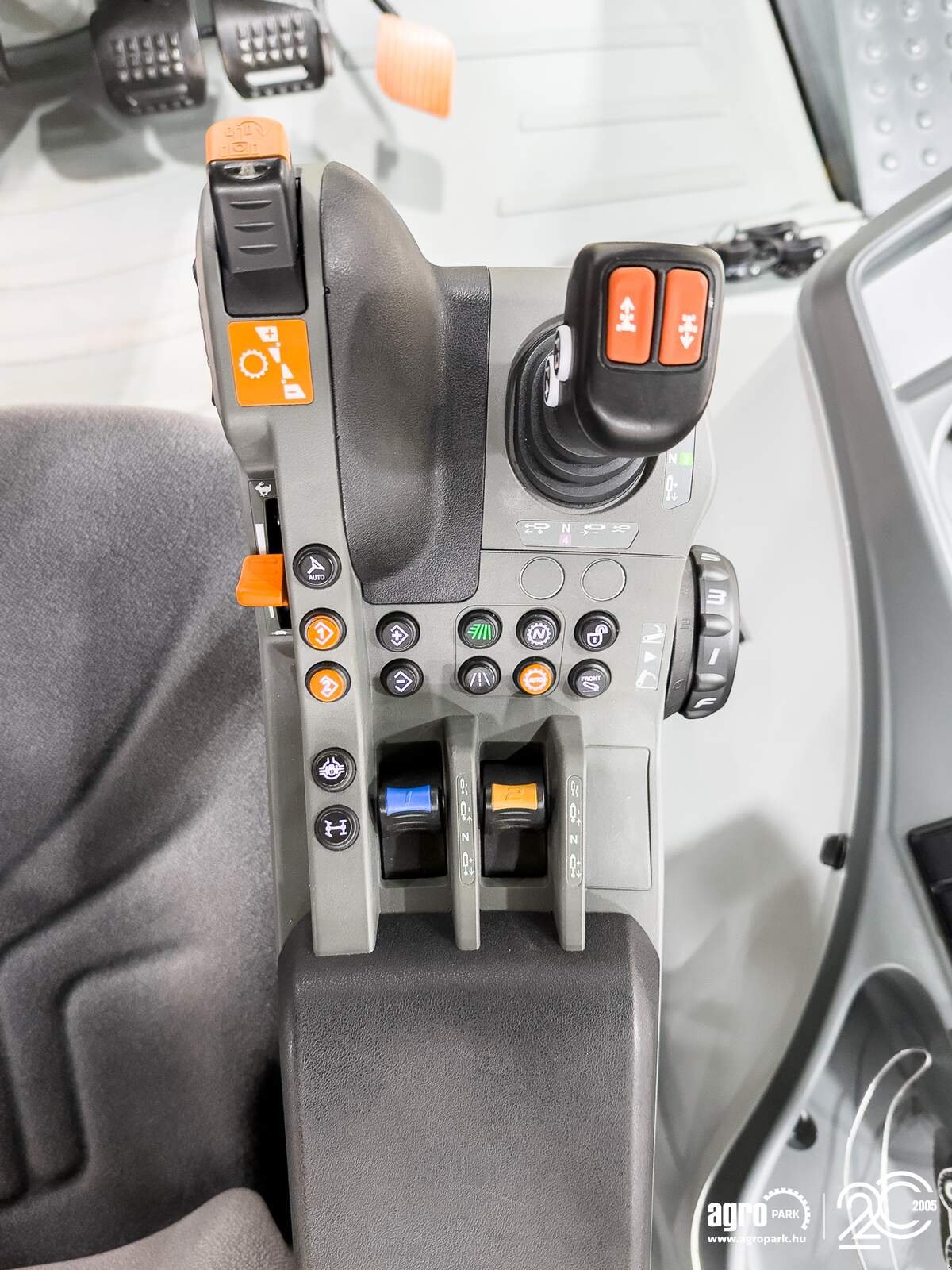 Traktor of the type CLAAS Axion 830, Gebrauchtmaschine in Csengele (Picture 15)