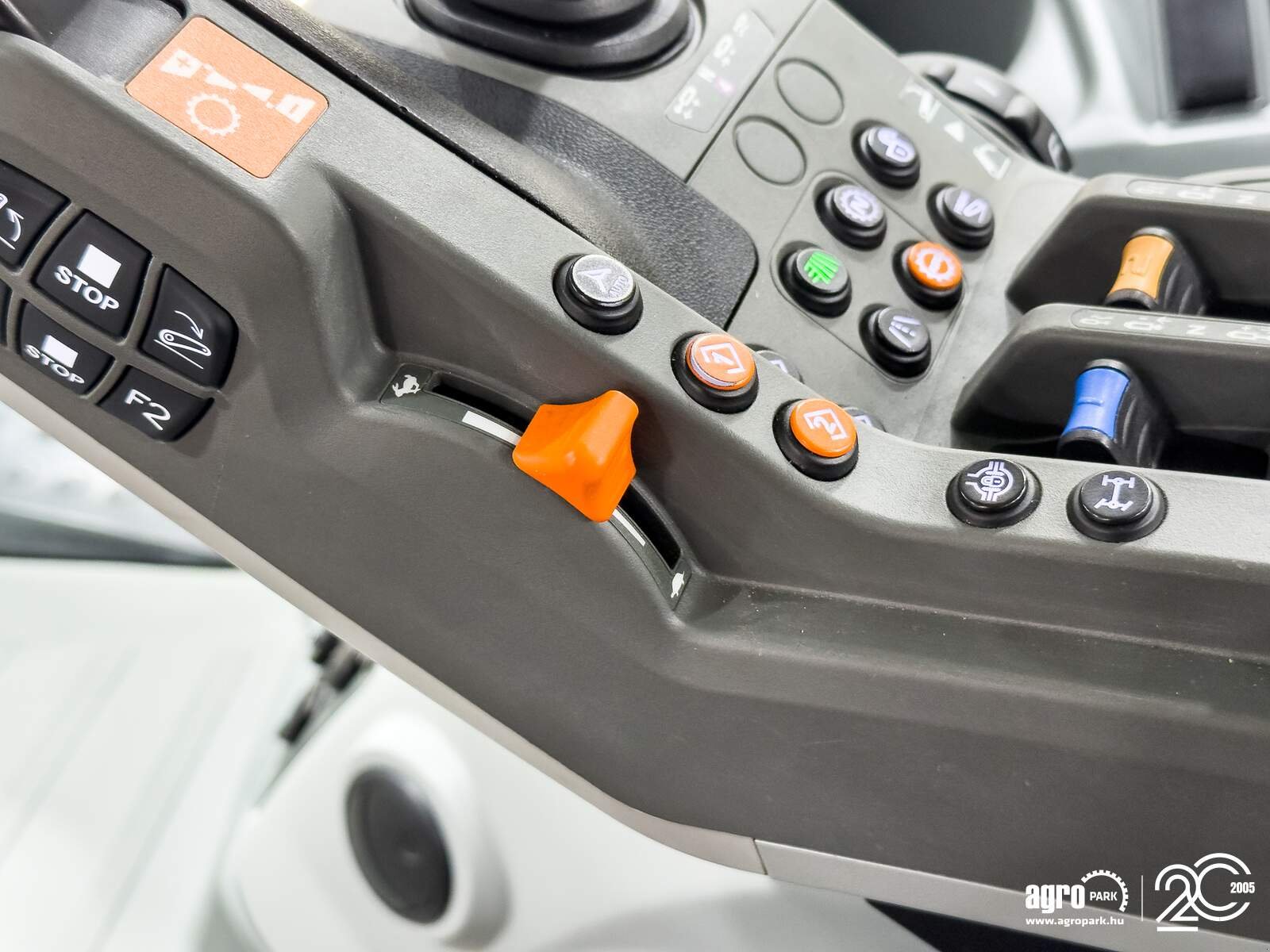 Traktor of the type CLAAS Axion 830, Gebrauchtmaschine in Csengele (Picture 17)