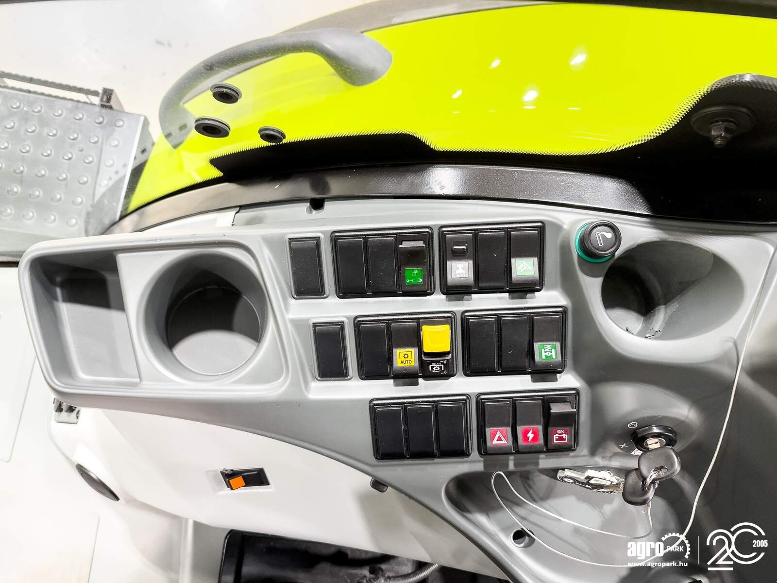 Traktor of the type CLAAS Axion 830, Gebrauchtmaschine in Csengele (Picture 18)