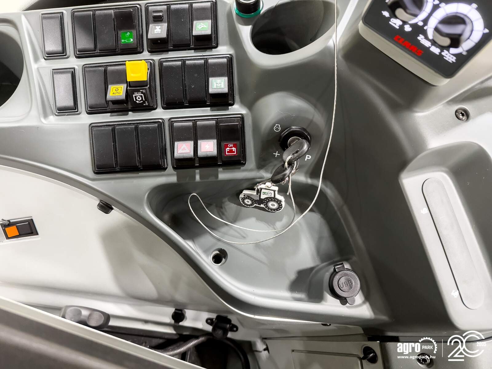 Traktor of the type CLAAS Axion 830, Gebrauchtmaschine in Csengele (Picture 19)