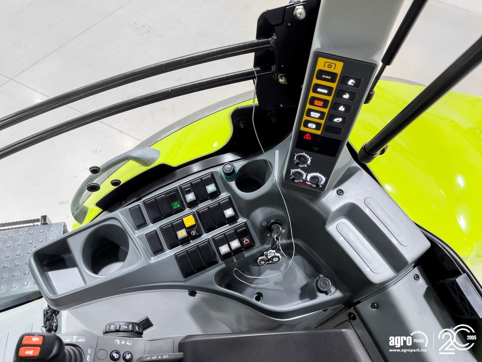 Traktor of the type CLAAS Axion 830, Gebrauchtmaschine in Csengele (Picture 20)