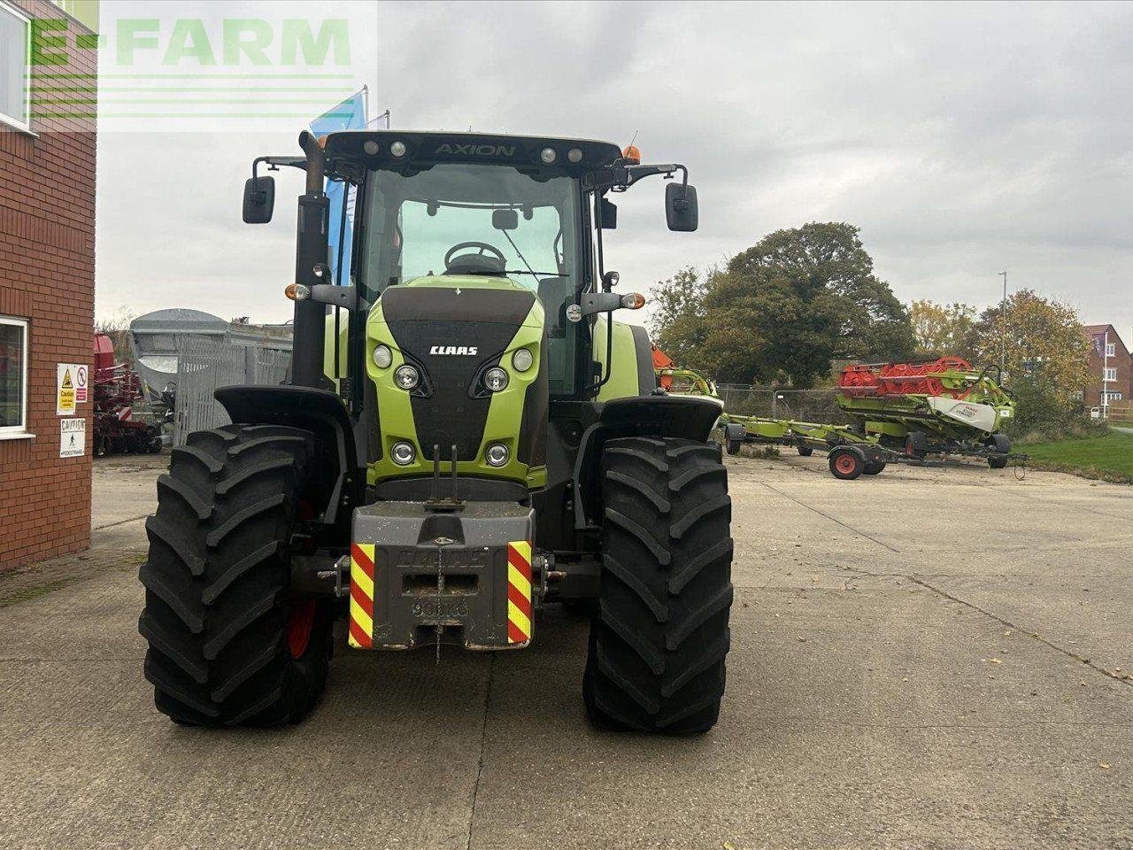 Traktor des Typs CLAAS AXION 830, Gebrauchtmaschine in SLEAFORD (Bild 2)