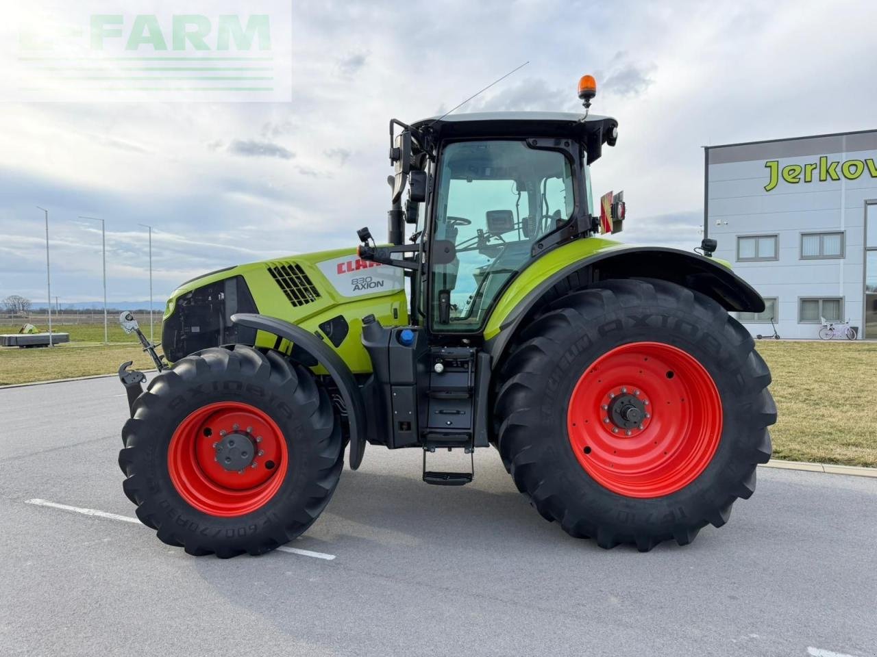 Traktor tipa CLAAS AXION 830, Gebrauchtmaschine u KOŠKA (Slika 2)