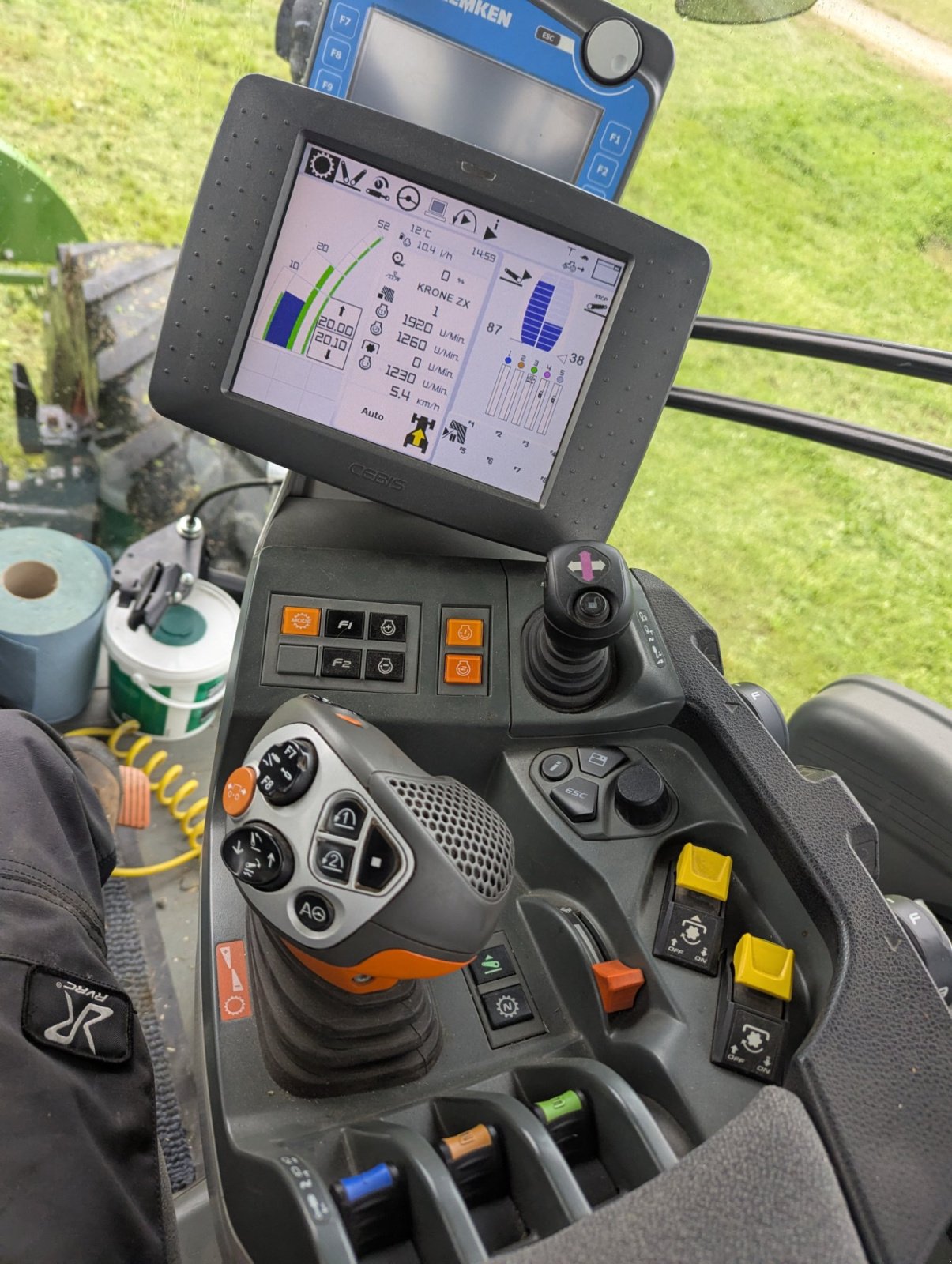 Traktor a típus CLAAS Axion 830, Gebrauchtmaschine ekkor: Immendingen (Kép 2)