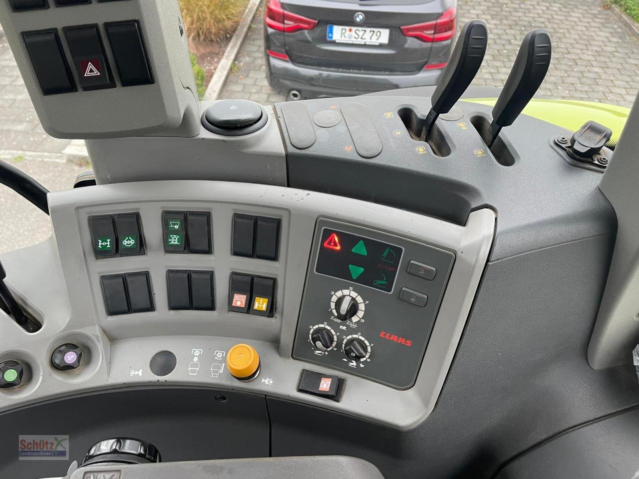 Traktor от тип CLAAS Axion 840 CIS HEXASHIFT, Gebrauchtmaschine в Schierling (Снимка 11)