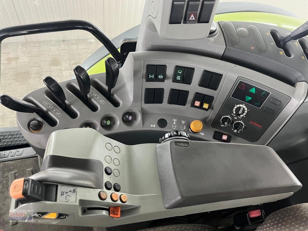 Traktor от тип CLAAS Axion 840 CIS HEXASHIFT, Gebrauchtmaschine в Schierling (Снимка 12)