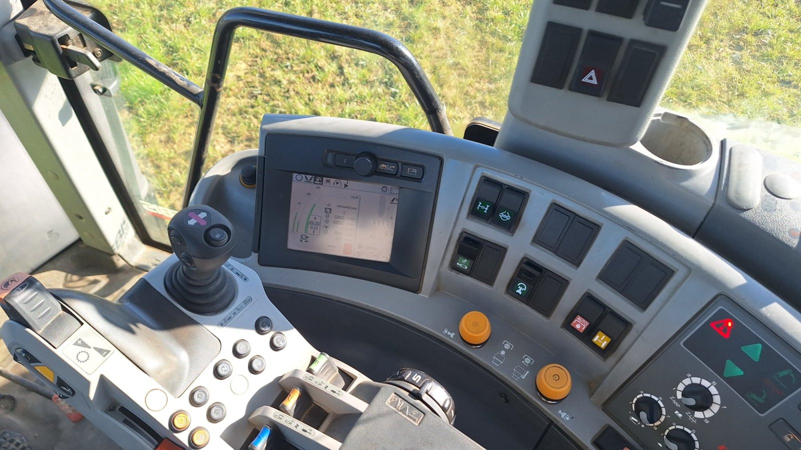 Traktor типа CLAAS Axion 840 CMATIC CEBIS, Gebrauchtmaschine в Emmering (Фотография 5)