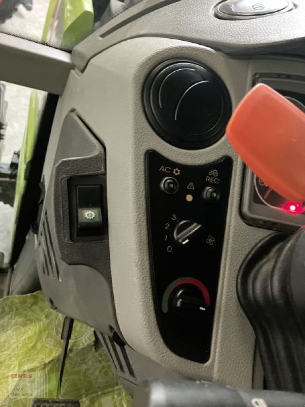 Traktor des Typs CLAAS AXION 840 CMATIC, Gebrauchtmaschine in Vohburg (Bild 12)