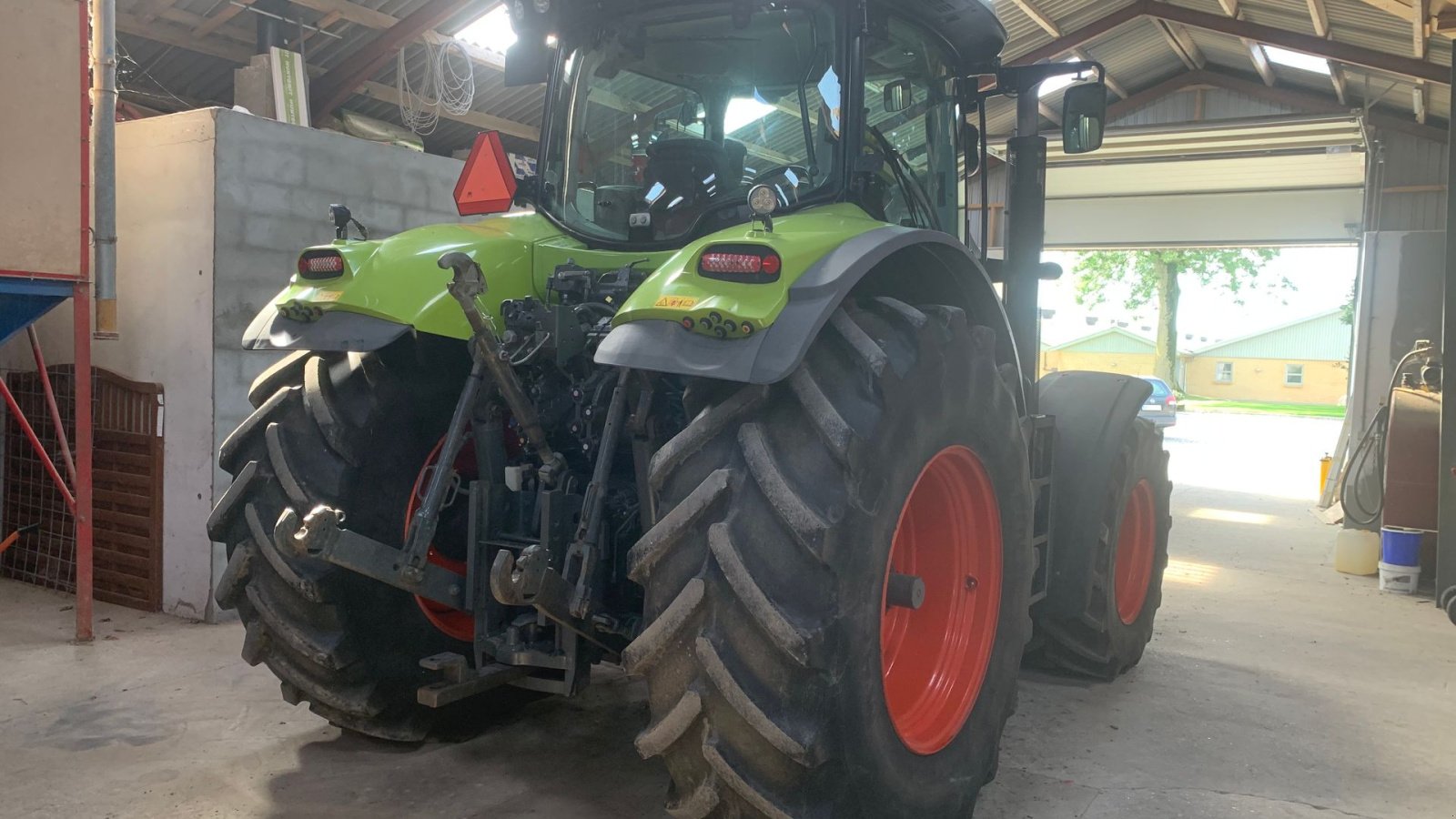 Traktor des Typs CLAAS AXION 850 C-Matic, Gebrauchtmaschine in Tinglev (Bild 3)