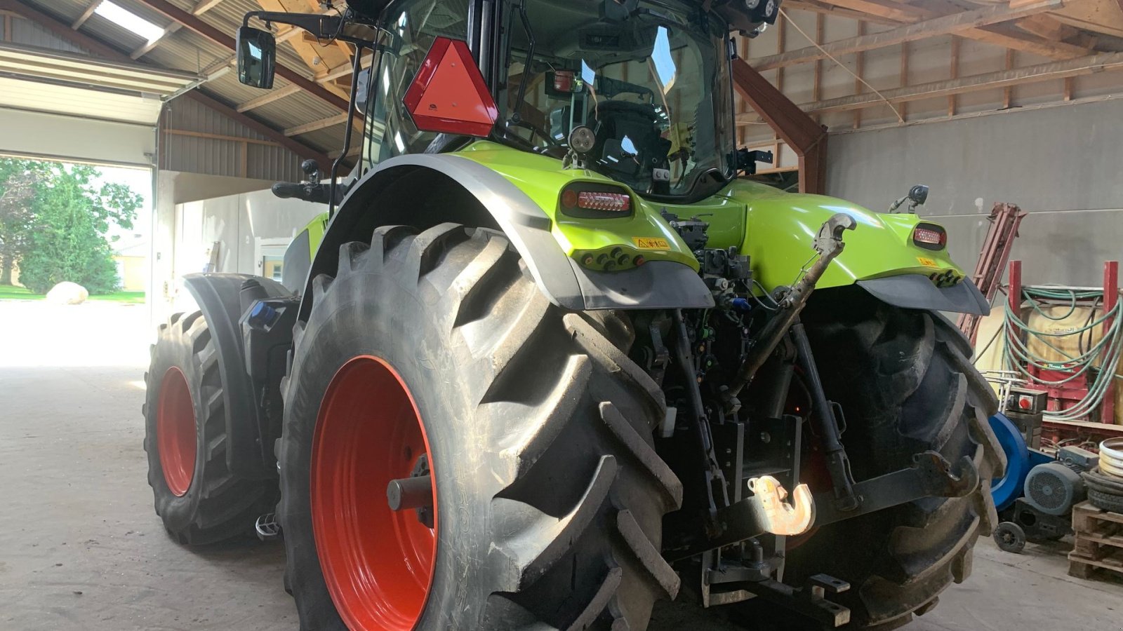 Traktor des Typs CLAAS AXION 850 C-Matic, Gebrauchtmaschine in Tinglev (Bild 2)