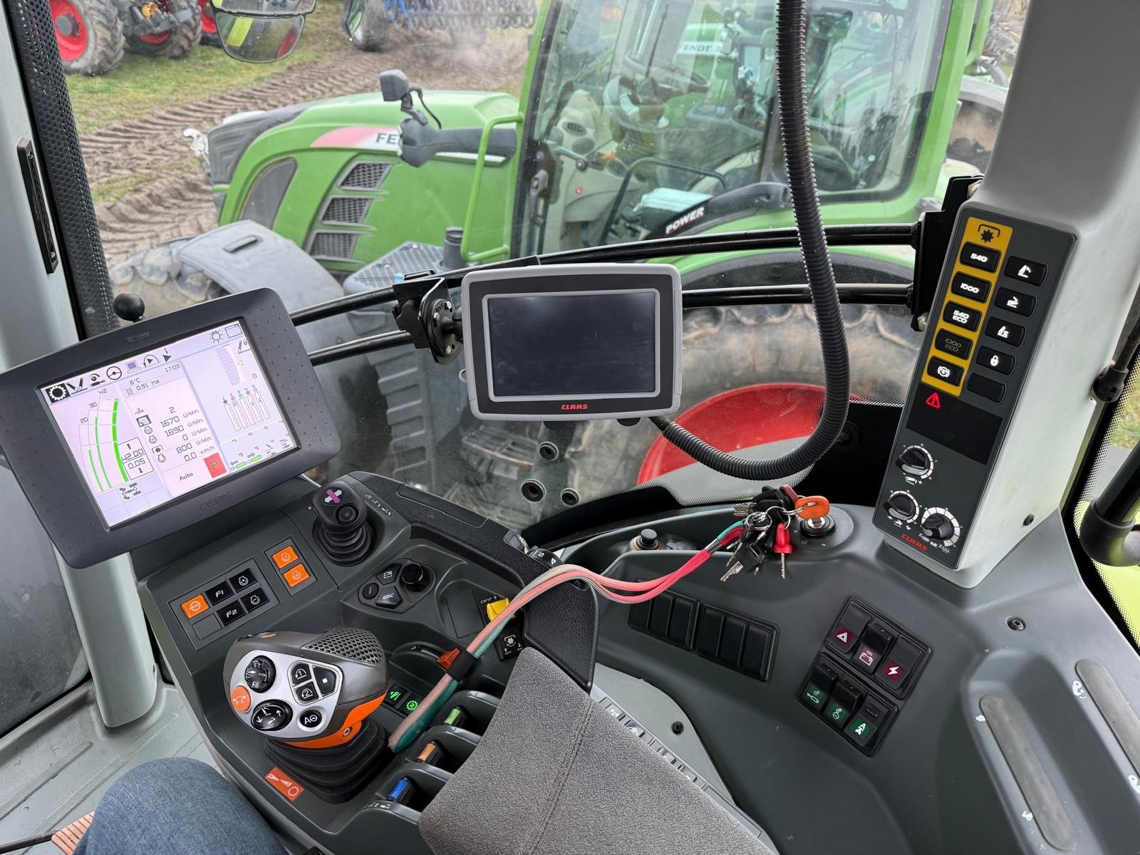 Traktor za tip CLAAS Axion 850 C-Matic, Gebrauchtmaschine u Goldberg (Slika 23)