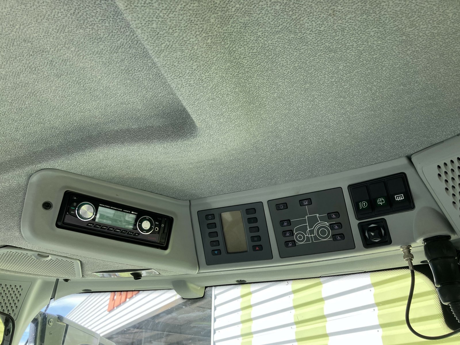 Traktor typu CLAAS AXION 850 CEBIS + GPS, Gebrauchtmaschine w AILLAS (Zdjęcie 10)