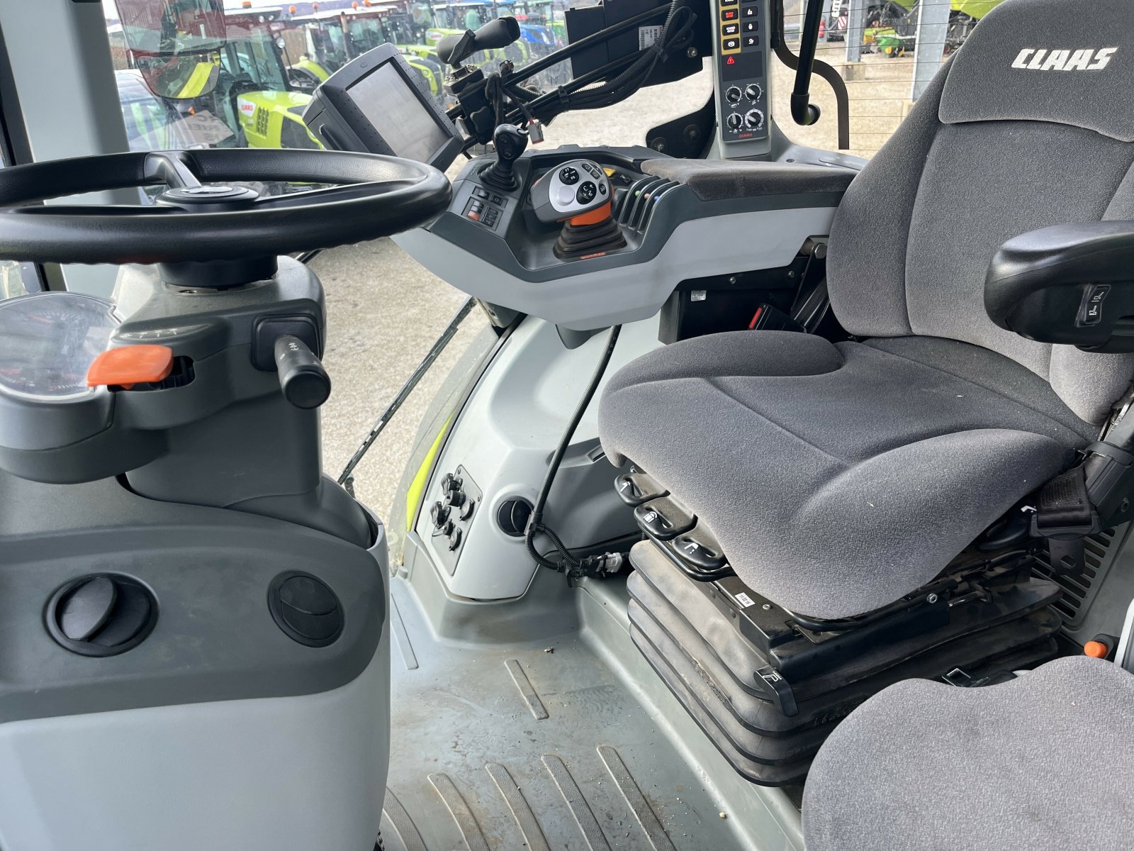 Traktor van het type CLAAS AXION 850 CEBIS + GPS, Gebrauchtmaschine in PONTIVY (Foto 9)