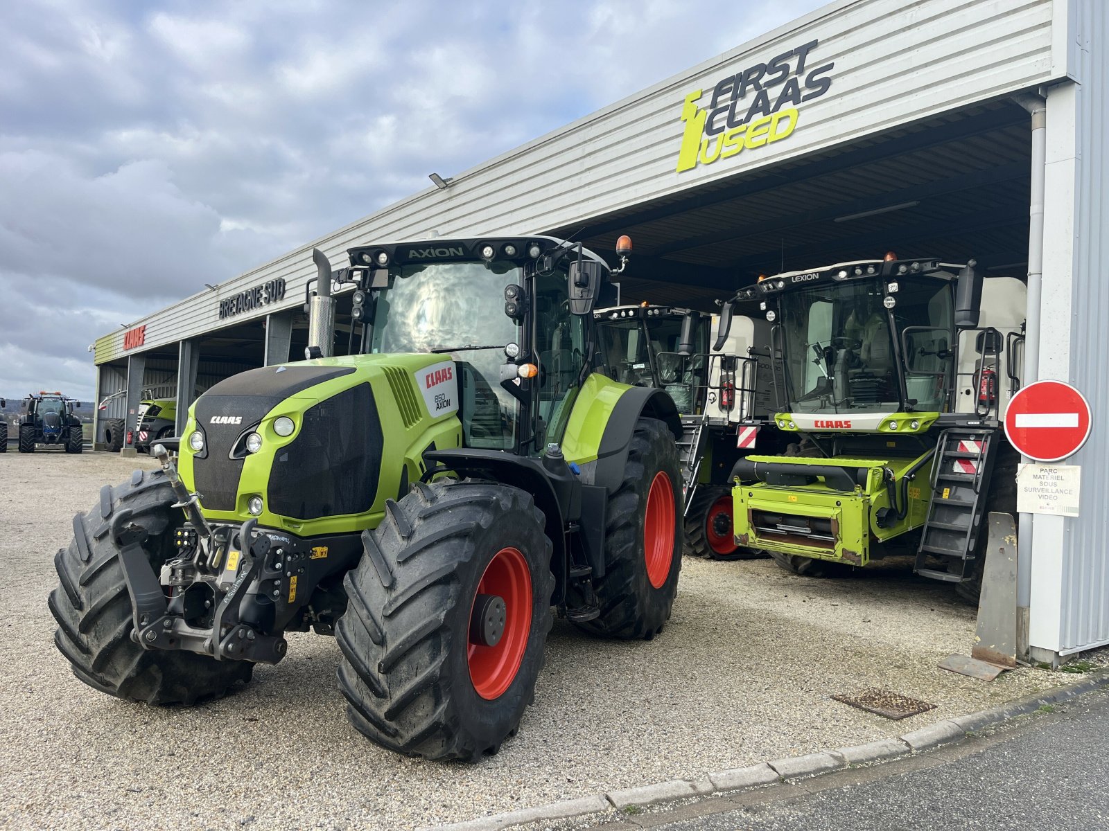 Traktor van het type CLAAS AXION 850 CEBIS + GPS, Gebrauchtmaschine in PONTIVY (Foto 8)