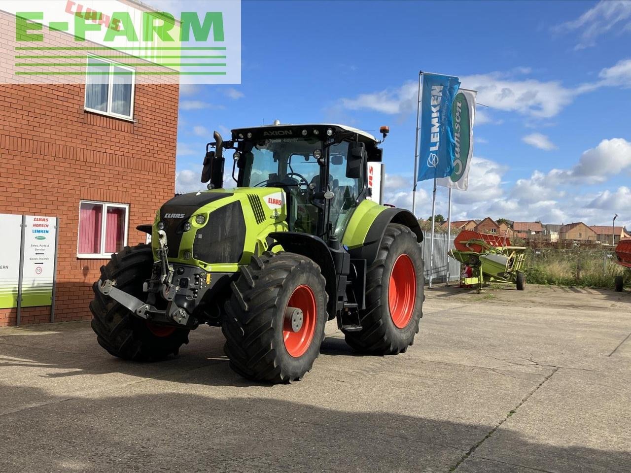 Traktor des Typs CLAAS AXION 850 CEBIS, Gebrauchtmaschine in SLEAFORD (Bild 1)