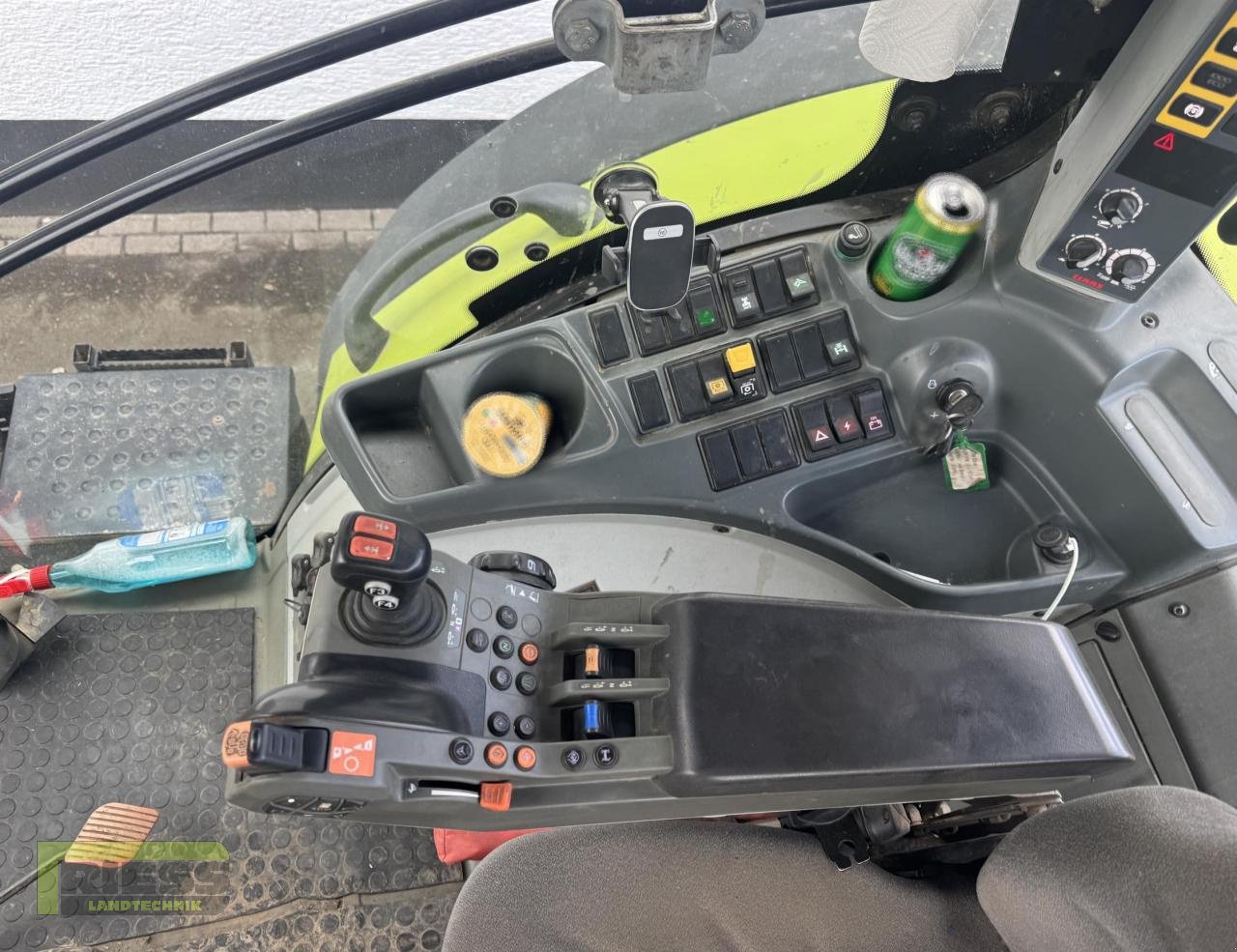 Traktor del tipo CLAAS AXION 850 CIS+ HEXAS, Gebrauchtmaschine en Homberg/Ohm - Maulbach (Imagen 4)