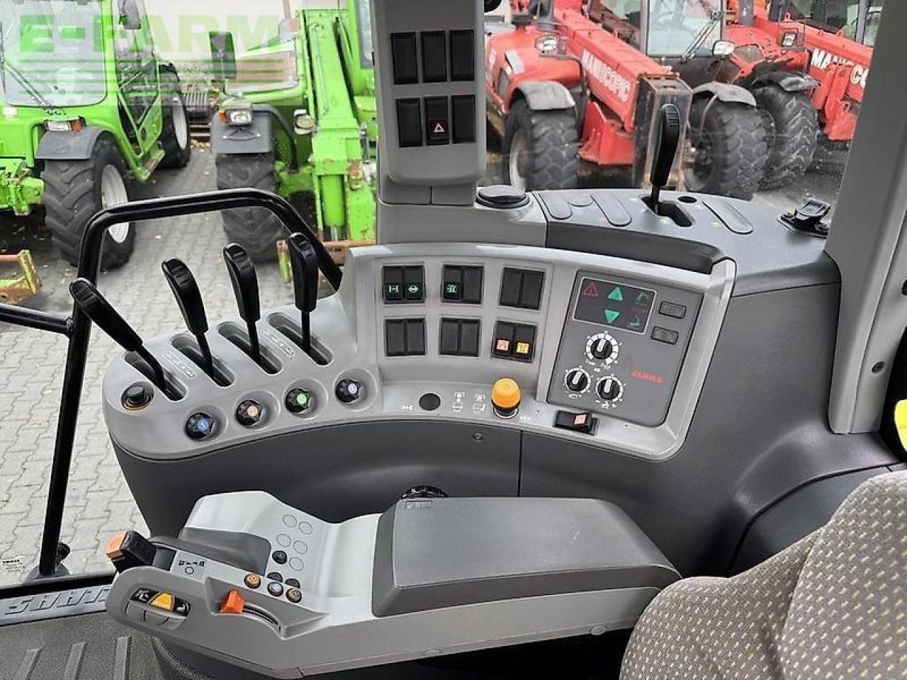 Traktor от тип CLAAS axion 850 cis, Gebrauchtmaschine в DAMAS?AWEK (Снимка 14)