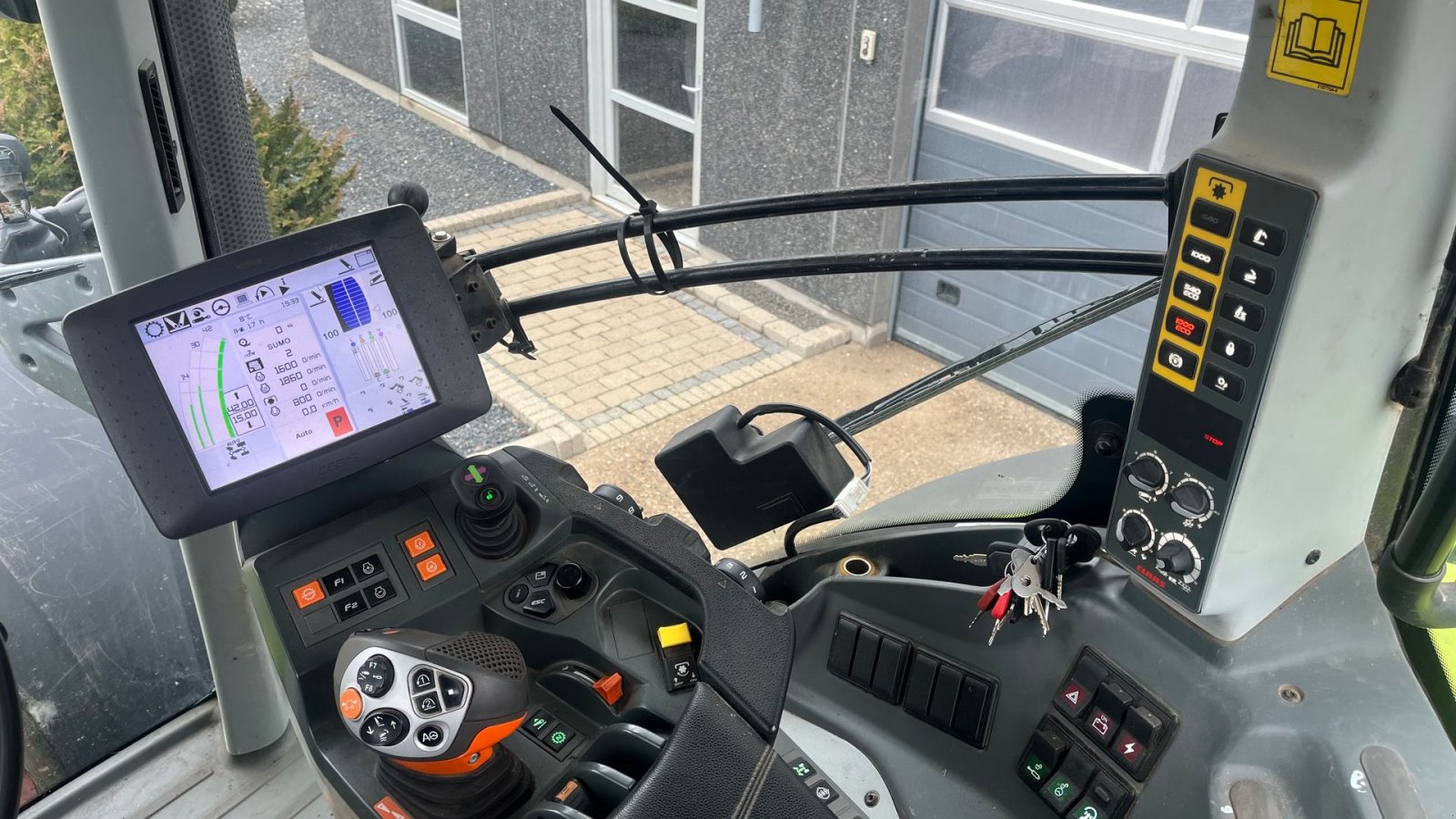 Traktor du type CLAAS AXION 850 CMatic med frontlift, Gebrauchtmaschine en Lintrup (Photo 8)