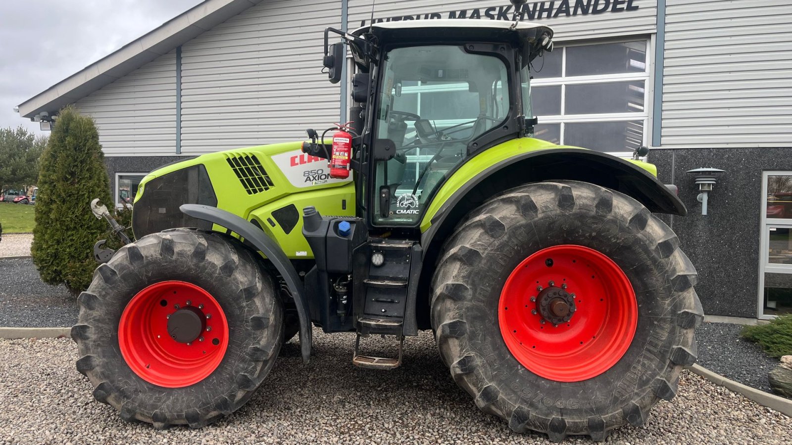 Traktor du type CLAAS AXION 850 CMatic med frontlift, Gebrauchtmaschine en Lintrup (Photo 13)