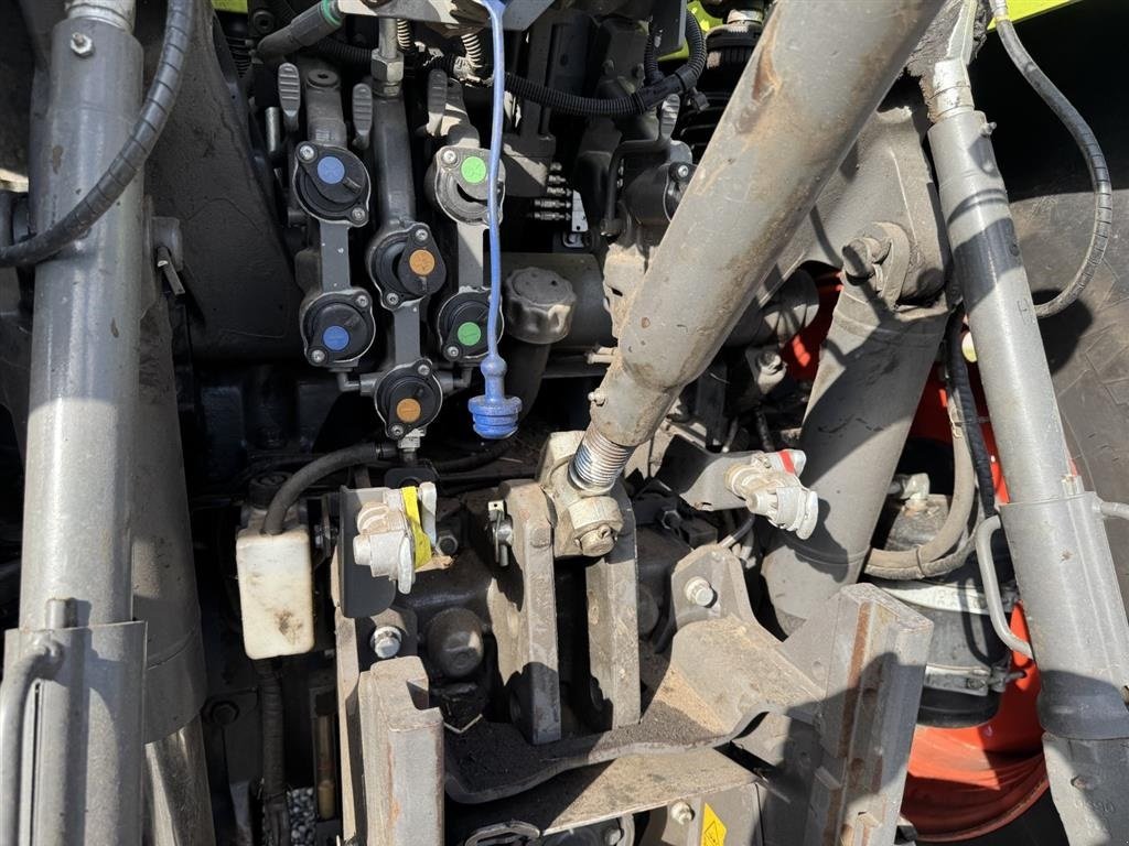 Traktor van het type CLAAS AXION 850 CMATIC, Gebrauchtmaschine in Hadsten (Foto 11)