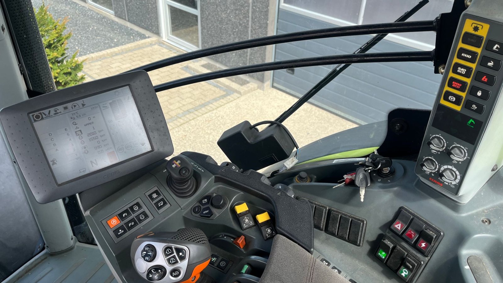 Traktor typu CLAAS AXION 850 Med frontlift og frontpto, Gebrauchtmaschine w Lintrup (Zdjęcie 9)